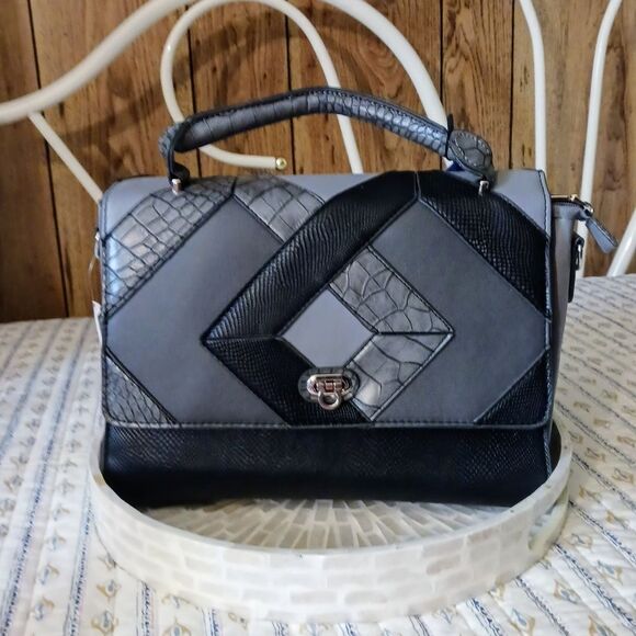 Adrienne Vittadini Designer Purse, Shoulder Bag, Crossbody Bag - Picture 5 of 16